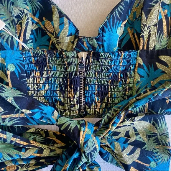 NWT Petersyn X Revolve Joplin Paradise floral flutter sleeve crop top - Picture 10 of 12